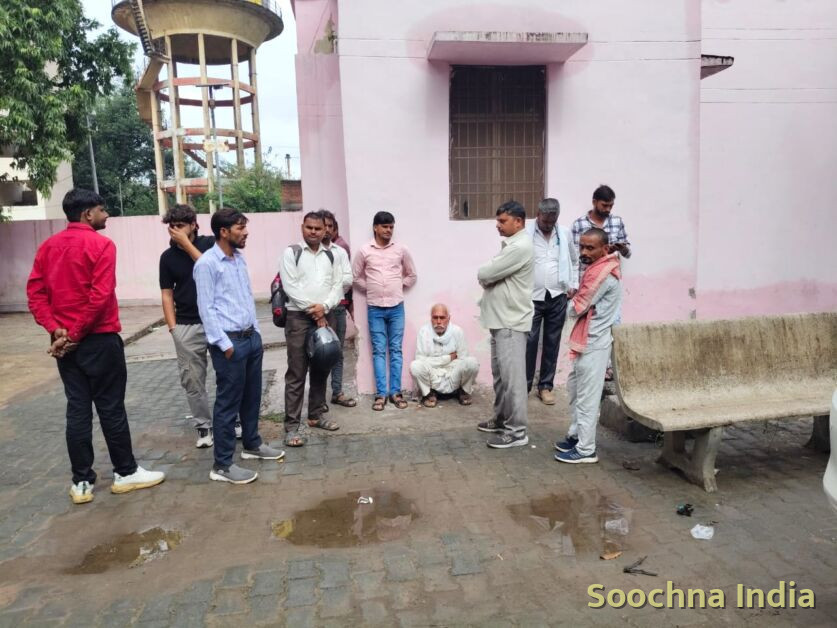 घर के कमरे में फंदे पर लटका मिला 18 वर्षीय युवक का शव,