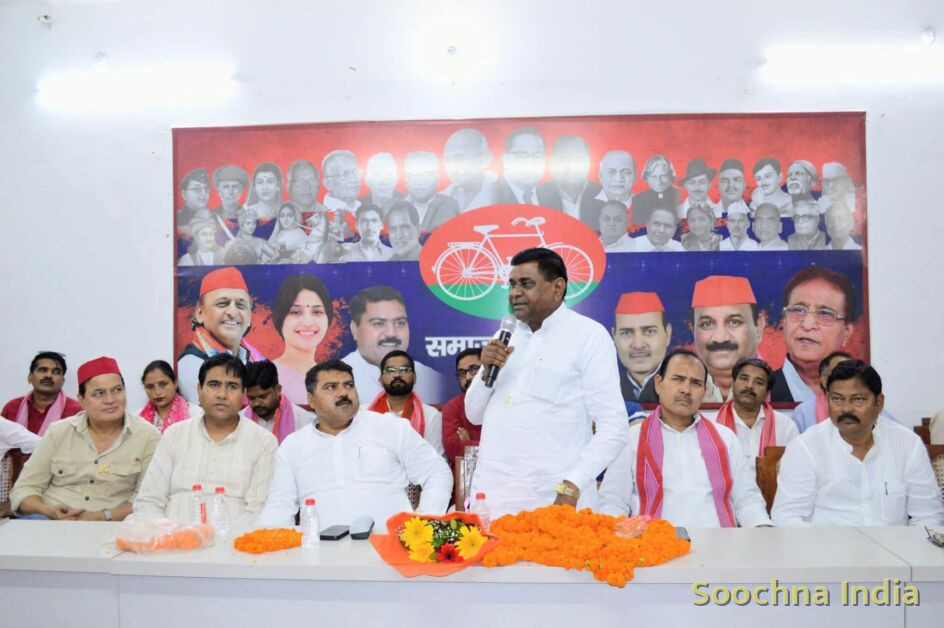 अखिलेश का संदेश लेकर कश्यप समाज के बीच पहुंचे एमएलसी किरण पाल कश्यप