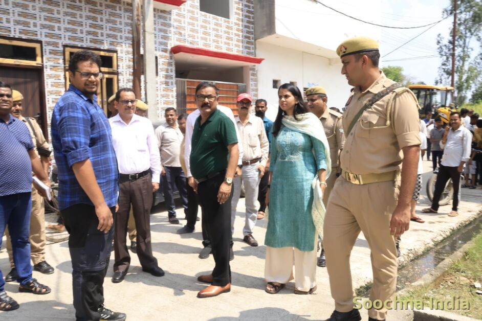 नदी की जमीन पर बसी कालोनियों से जलभराव, डीएम ने किया मिनी बाईपास और किला क्षेत्र का निरीक्षण