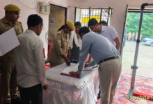 ईवीएम की जांच में लापरवाही नहीं चलेगी: डीएम, तय समय में पूरा करें एफएलसी