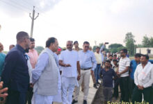 बाढ़ प्रभावित कसारी पहुंचे प्रभारी मंत्री, ग्रामीणों का जाना हाल; बोले- हर परिवार को मिलेगी मदद