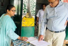 जिलाधिकारी ने प्राथमिक विद्यालय बेहटा का औचक निरीक्षण कर व्यवस्थाओं का लिया जायजा