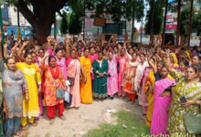 बरेली: प्रोत्साहन राशि को मूल मानदेय में जोड़े सरकार, आंगनवाड़ी कार्यकर्ताओं ने उठाई मांग, सौंपा ज्ञापन