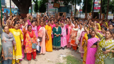 बरेली: प्रोत्साहन राशि को मूल मानदेय में जोड़े सरकार, आंगनवाड़ी कार्यकर्ताओं ने उठाई मांग, सौंपा ज्ञापन