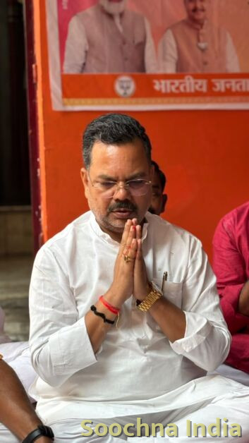 मोदी के जन्मदिन पर नगला मंदिर में गूंजे मंत्र, भाजपा नेताओं ने किया दीर्घायु यज्ञ