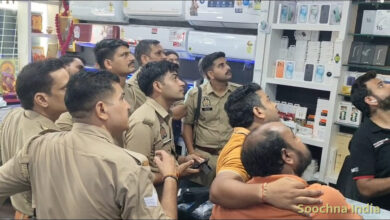सीढ़ी लगाकर टट्टर काटा, ग्राइंडर से बनाई सेंध,