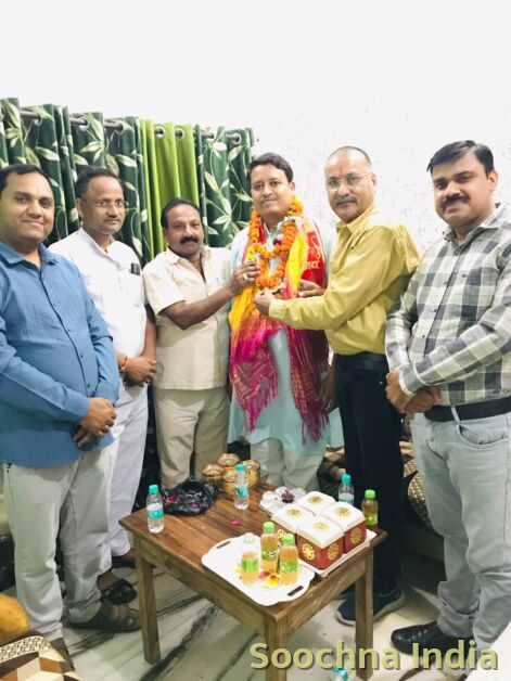 राज्य अध्यापक पुरस्कार मिलने पर धनंजय का सम्मान,