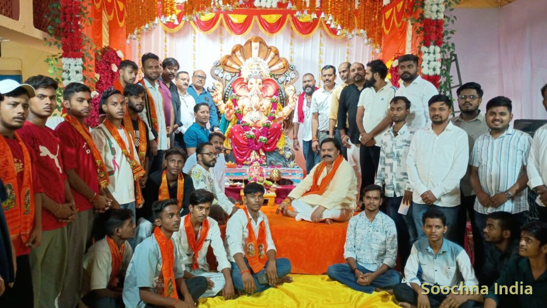 गणपति बप्पा के जयकारों से गूंजा बरेली, भक्ति और संस्कृति से सजा महोत्सव का रंगमंच