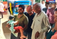 आवारा कुत्तों का आतंक, चार लोगों पर हमला,