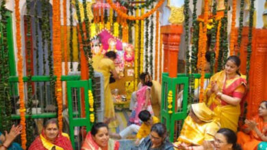 राधा अष्टमी पर फूलों से सजा द्वारकाधीश मंदिर,