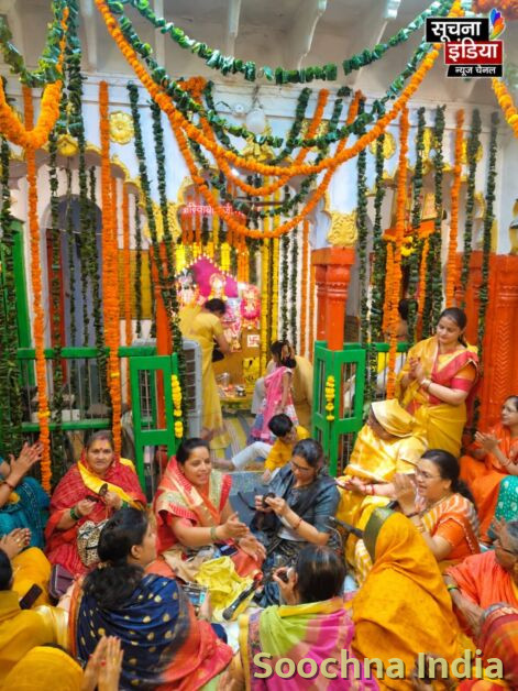 राधा अष्टमी पर फूलों से सजा द्वारकाधीश मंदिर,
