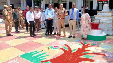 रंगों से छात्र-छात्राओं ने दिया पर्यावरण संरक्षण का संदेश,