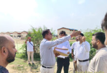 शाहजहांपुर: कचरा प्रबंधन के लिए बनेगा एमआरएफ सेंटर, डीएम ने सथरा धर्मपुर में देखी एक हेक्टेयर जमीन