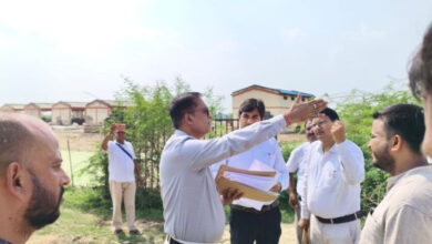 शाहजहांपुर: कचरा प्रबंधन के लिए बनेगा एमआरएफ सेंटर, डीएम ने सथरा धर्मपुर में देखी एक हेक्टेयर जमीन