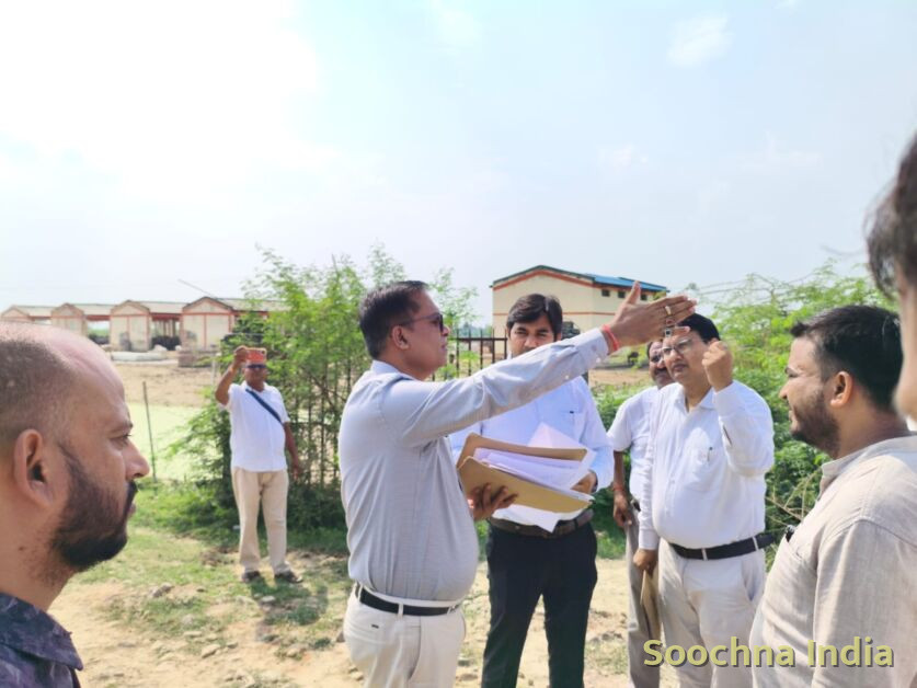 शाहजहांपुर: कचरा प्रबंधन के लिए बनेगा एमआरएफ सेंटर, डीएम ने सथरा धर्मपुर में देखी एक हेक्टेयर जमीन