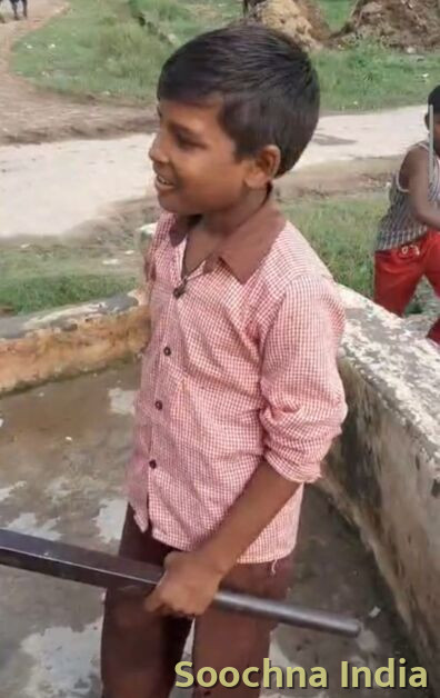 सरकारी स्कूल में बच्चों से पानी भरवाने का आरोप, जांच की मांग,