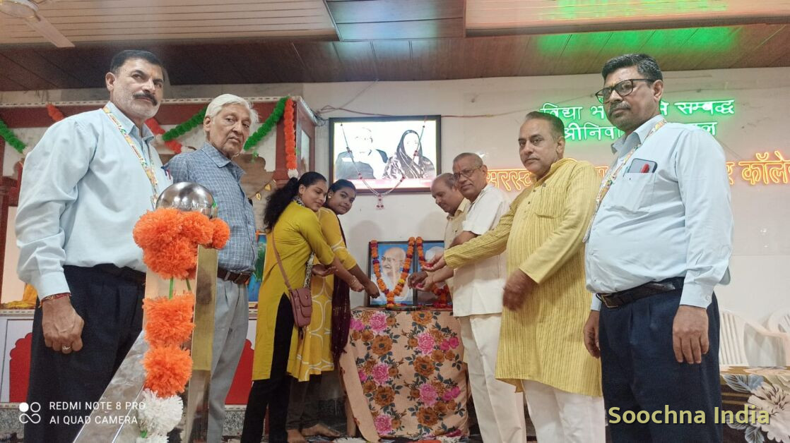 गांधी-शास्त्री के आदर्शों को जीवन में अपनाने का आह्वान।